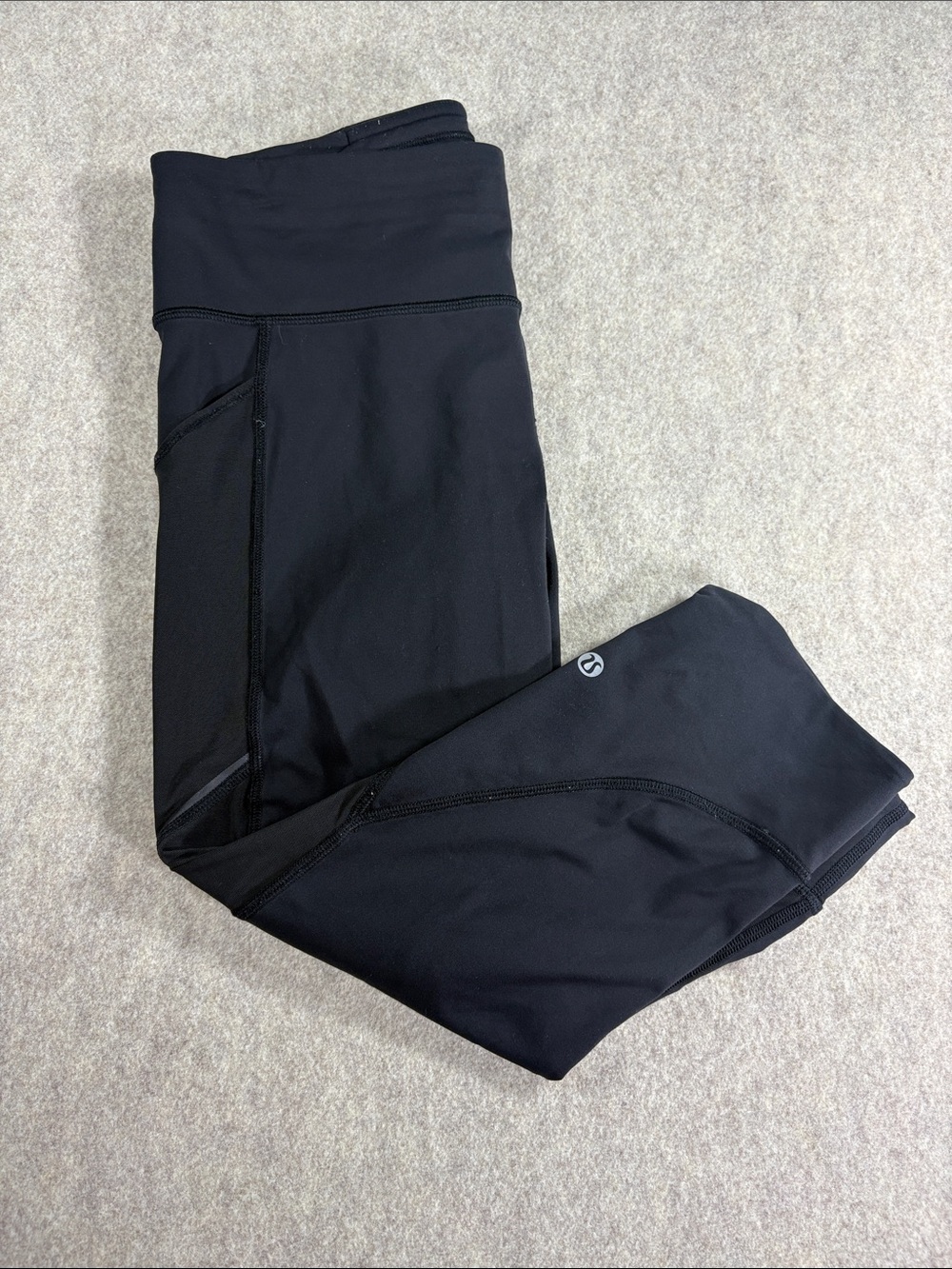 Lululemon Home Stretch Crop 19" Black Leggings Mesh Details Size 8 EUC W6AEDS